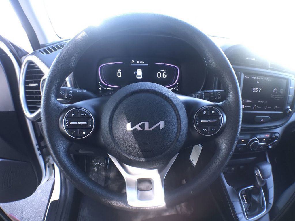 2024 Kia Soul LX photo 14