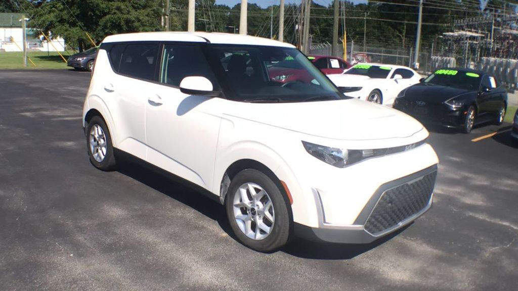 2024 Kia Soul LX photo 2