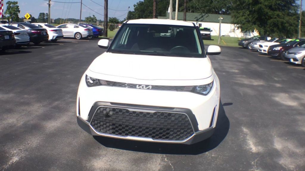 2024 Kia Soul LX photo 3