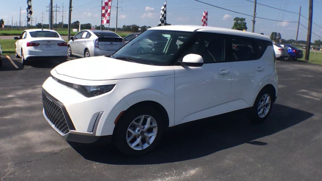 2024 Kia Soul LX photo 4