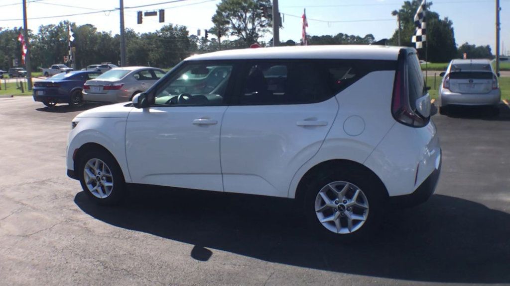 2024 Kia Soul LX photo 6
