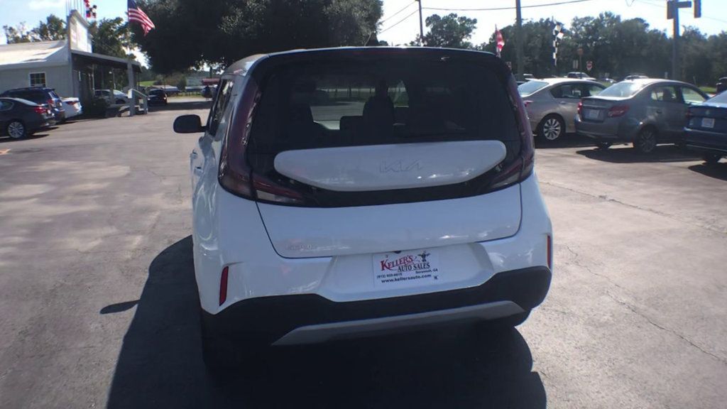 2024 Kia Soul LX photo 7