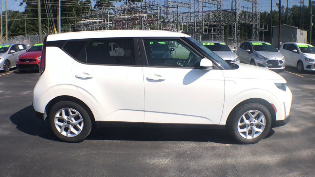 2024 Kia Soul LX photo 9