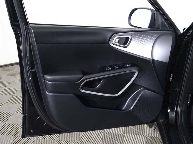 2024 Kia Soul LX IVT - 22984619 - 19