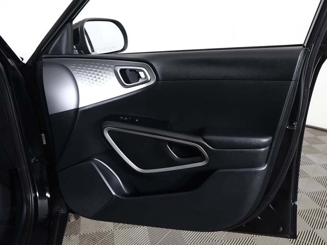 2024 Kia Soul LX IVT - 22984619 - 20
