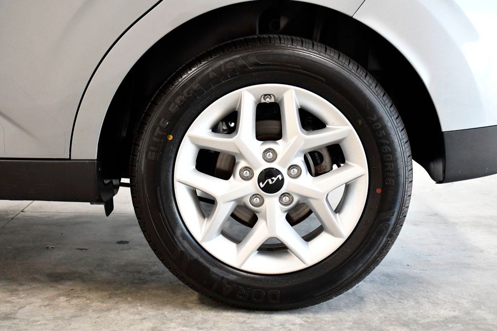 2024 Kia Soul LX IVT - 23018209 - 11
