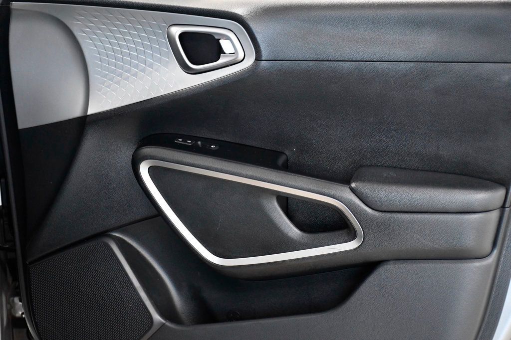 2024 Kia Soul LX IVT - 23018209 - 17