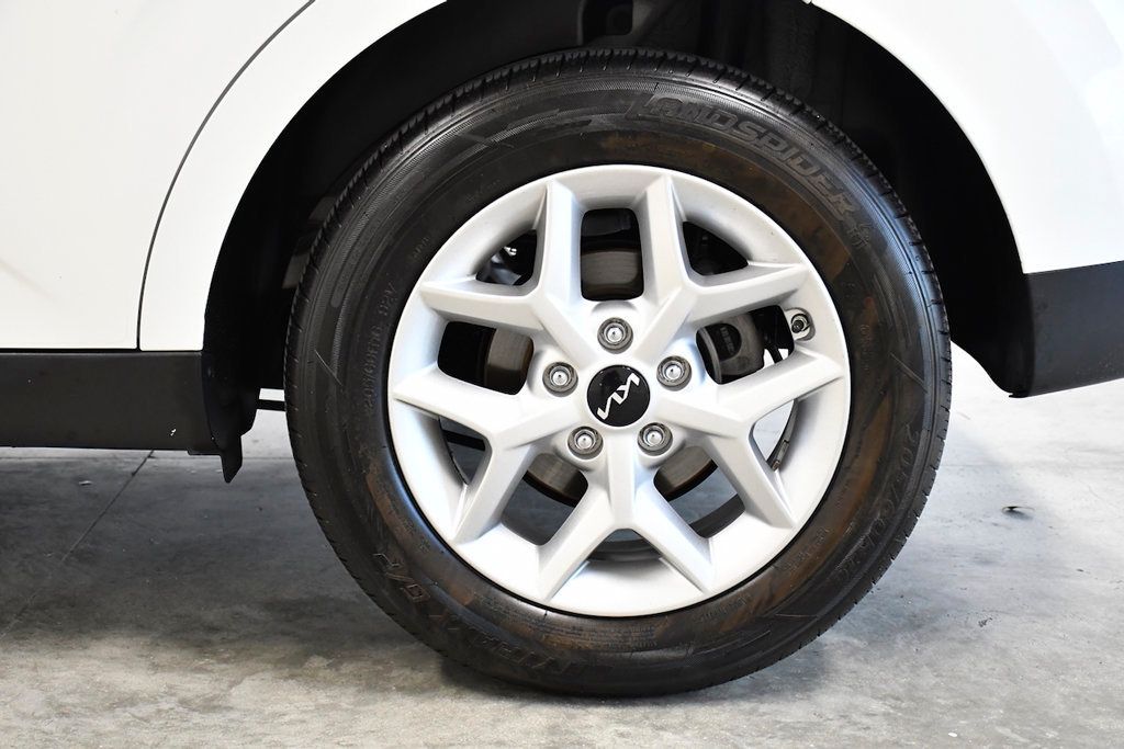 2024 Kia Soul LX IVT - 23043073 - 11