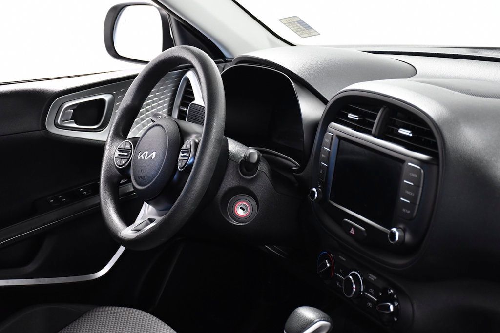2024 Kia Soul LX IVT - 23043073 - 16
