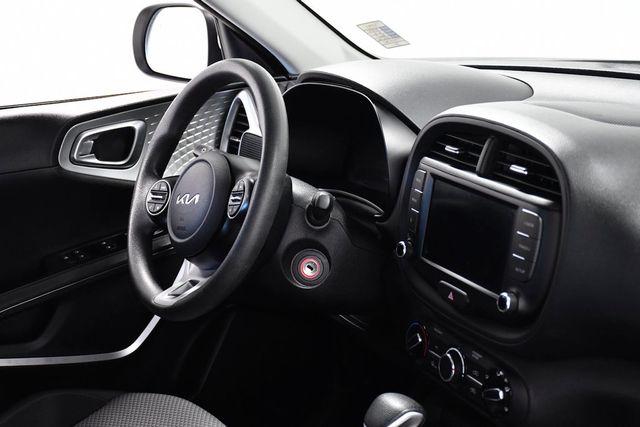 2024 Kia Soul LX IVT - 23043073 - 16