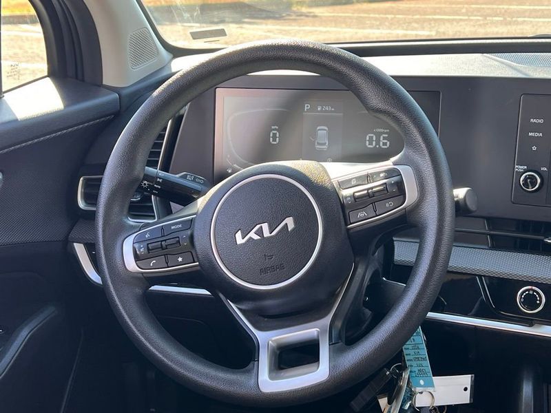 2024 Kia Sportage LX FWD - 22965979 - 18