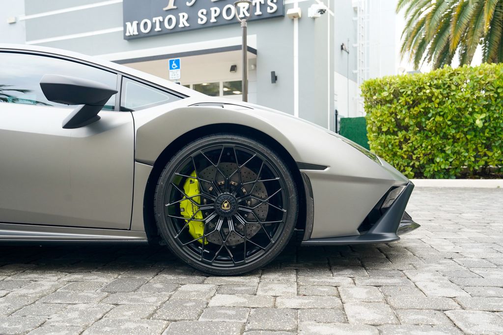 2024 Lamborghini Huracan STO Coupe - 23059285 - 33