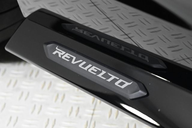 2024 Lamborghini Revuelto Base - 22838494 - 29