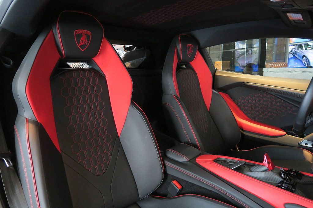 2024 Lamborghini Revuelto photo 9