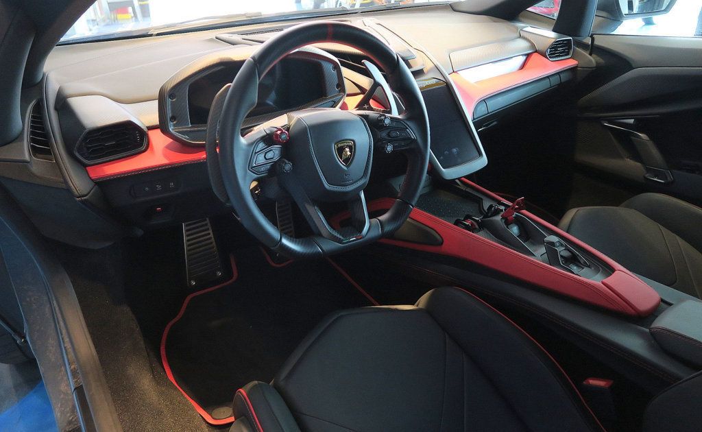 2024 Lamborghini Revuelto photo 11