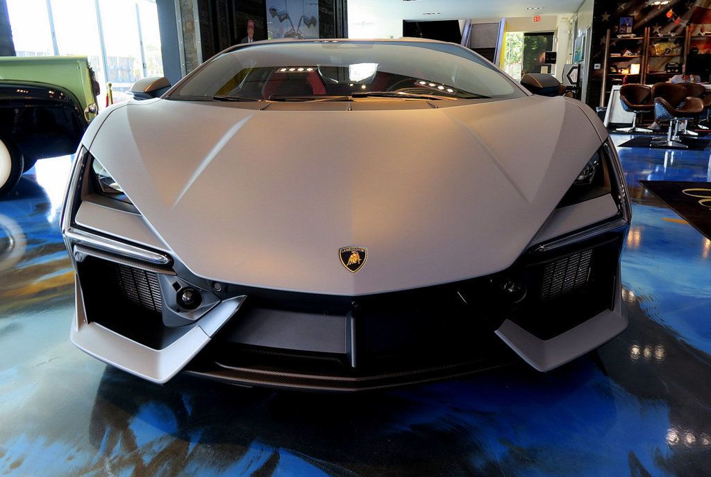 2024 Lamborghini Revuelto photo 3