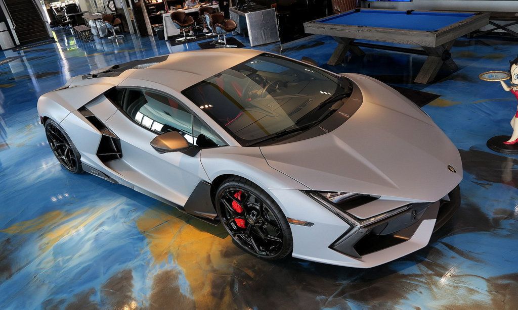 2024 Lamborghini Revuelto photo 4