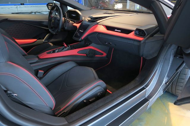 2024 Lamborghini Revuelto Coupe - 22899506 - 7