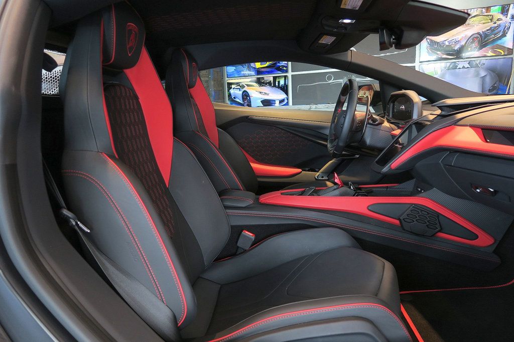 2024 Lamborghini Revuelto photo 8