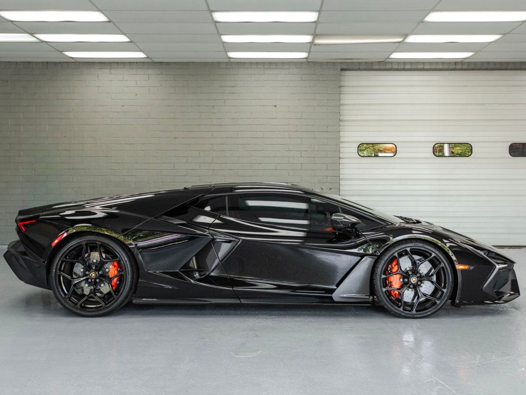 2024 Lamborghini Revuelto photo 9