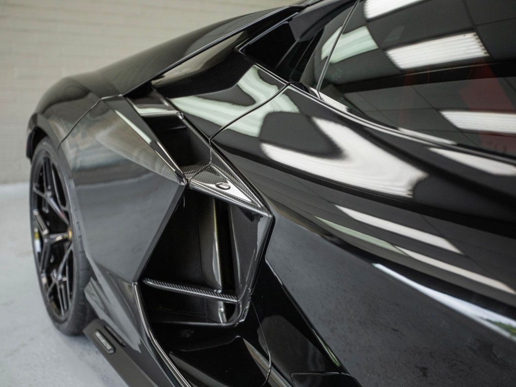 2024 Lamborghini Revuelto photo 14