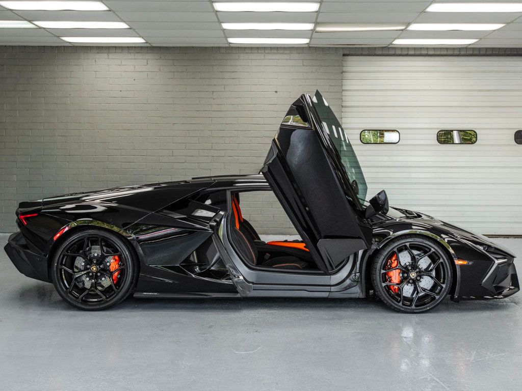 2024 Lamborghini Revuelto photo 3