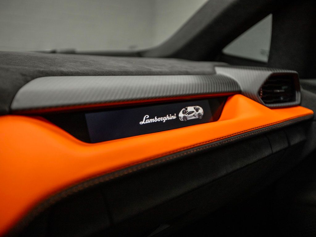 2024 Lamborghini Revuelto photo 34