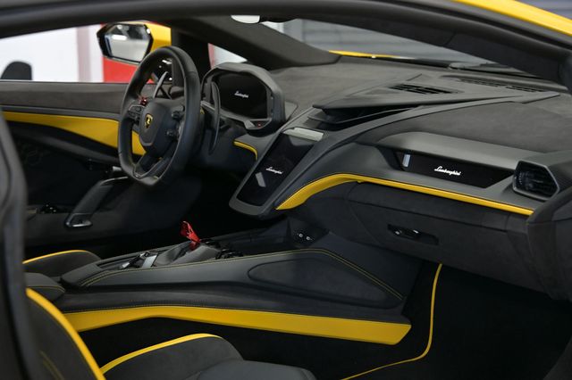 2024 Lamborghini Revuelto Coupe - 23015796 - 37