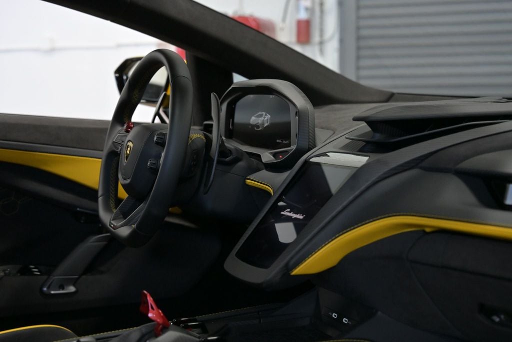 2024 Lamborghini Revuelto Coupe - 23015796 - 38