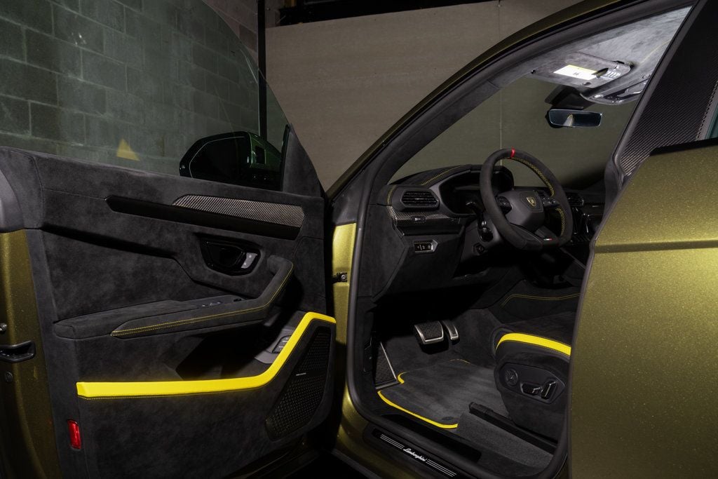 Lamborghini URUS photo 13