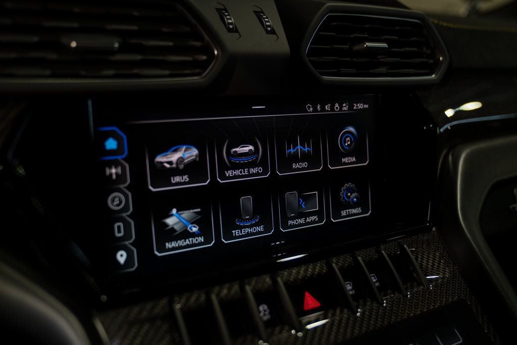 Lamborghini URUS photo 19