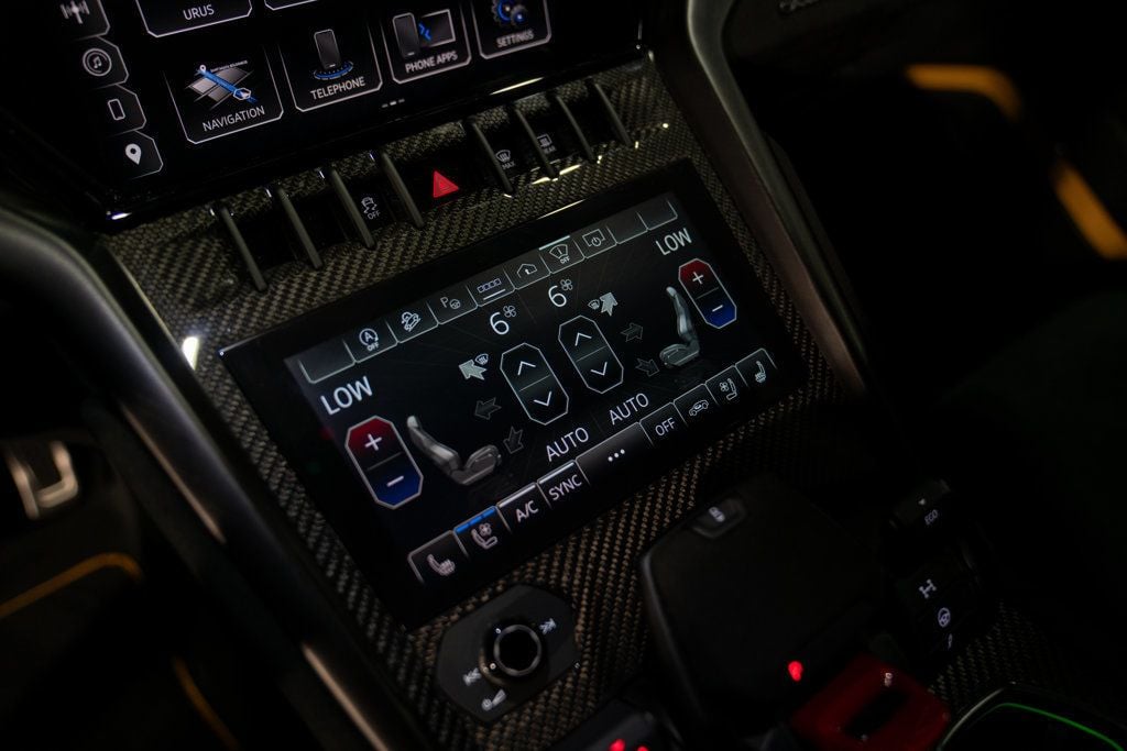 Lamborghini URUS photo 20