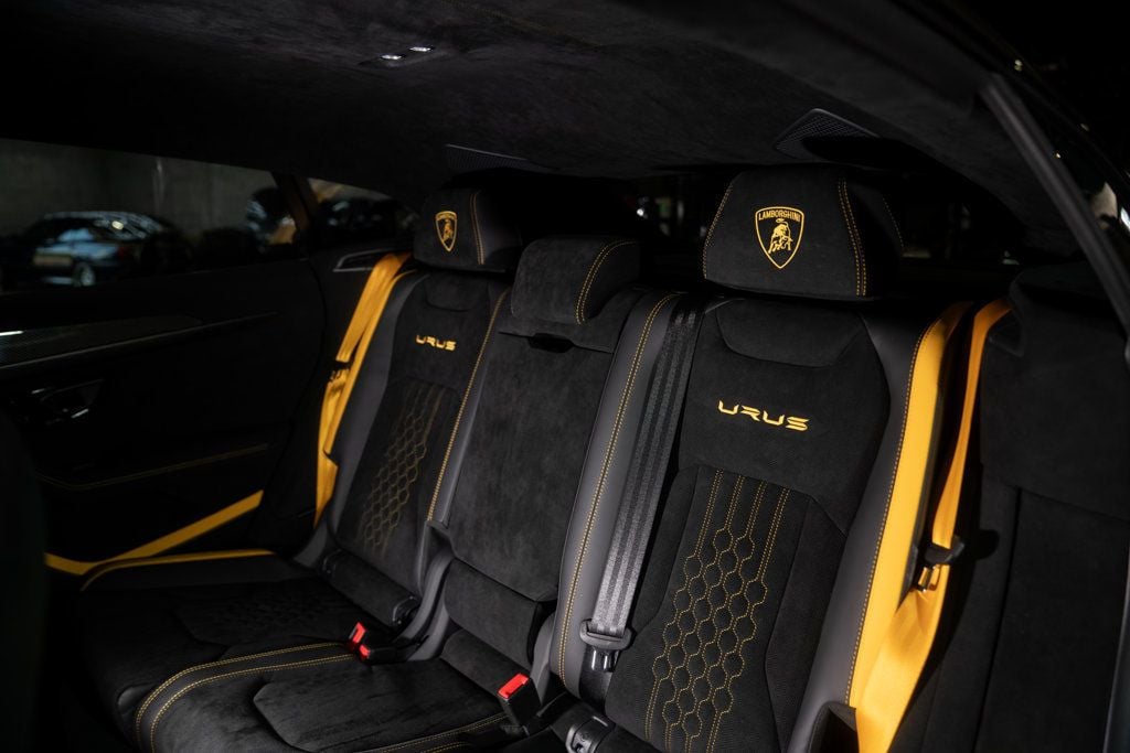 Lamborghini URUS photo 21
