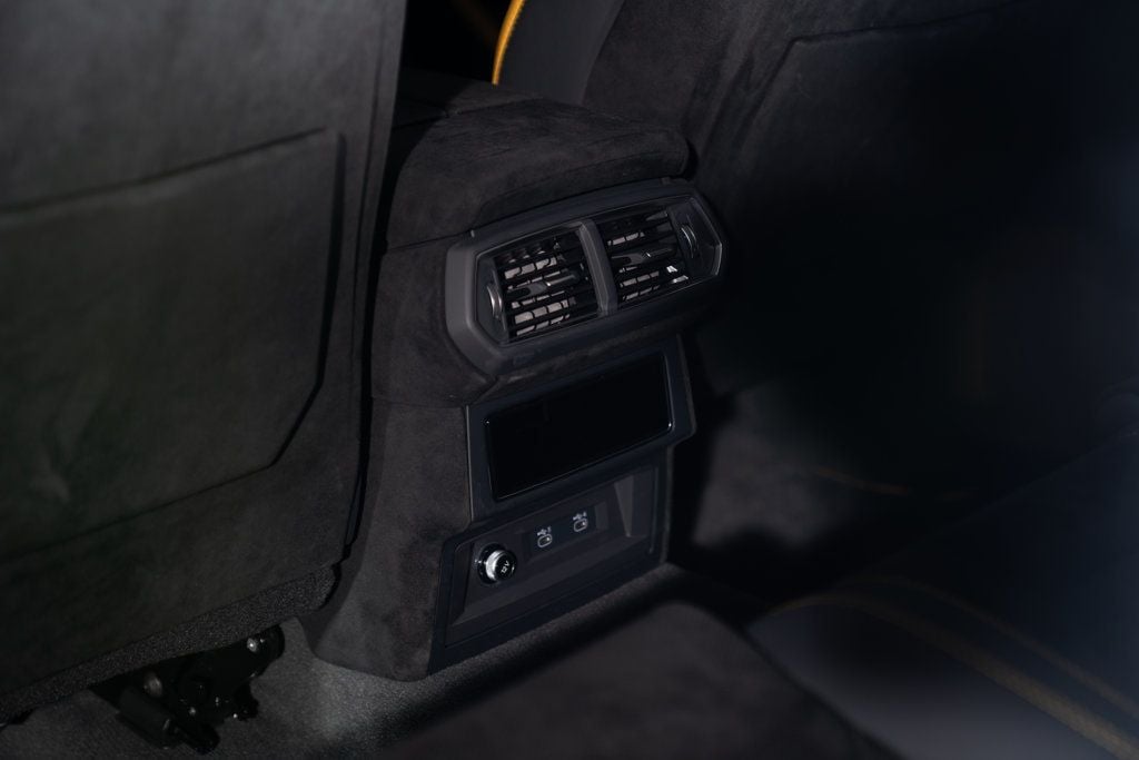 Lamborghini URUS photo 26