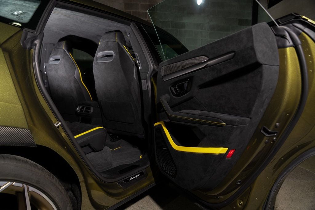 Lamborghini URUS photo 29