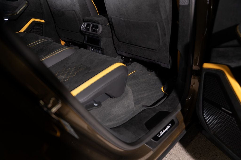Lamborghini URUS photo 32