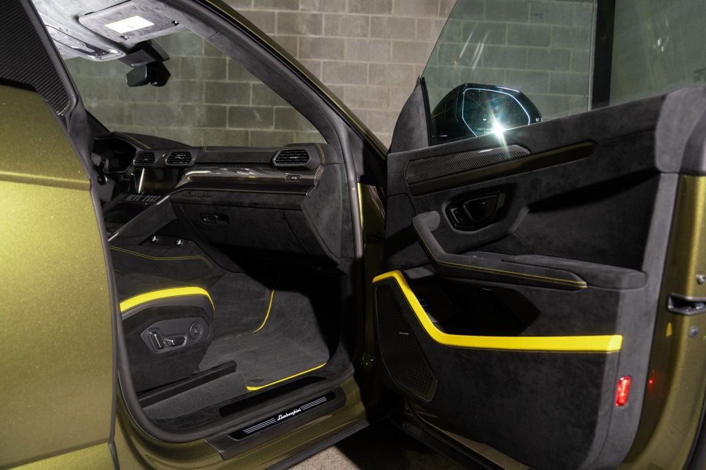 Lamborghini URUS photo 36