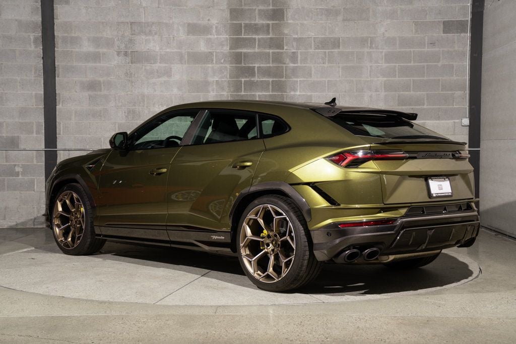 Lamborghini URUS photo 6