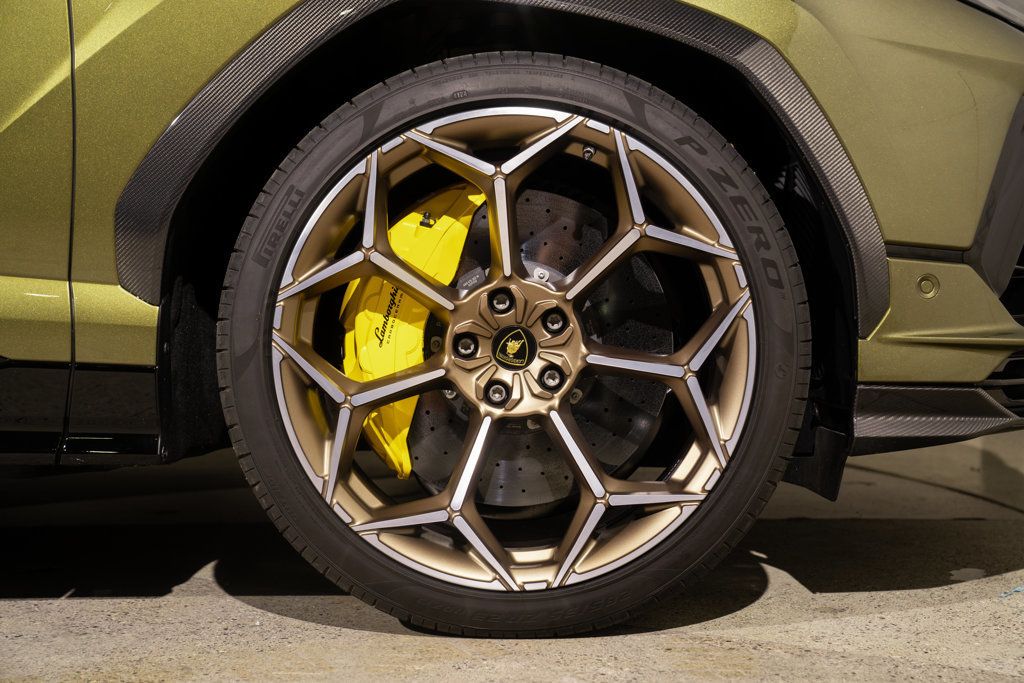 Lamborghini URUS photo 66