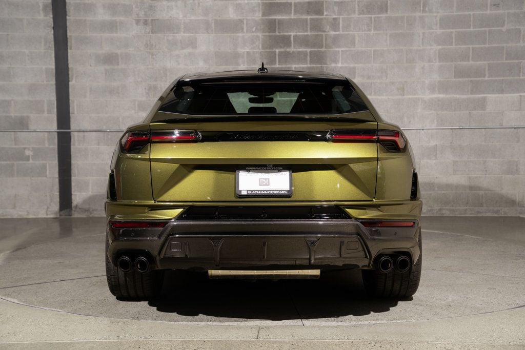 Lamborghini URUS photo 7
