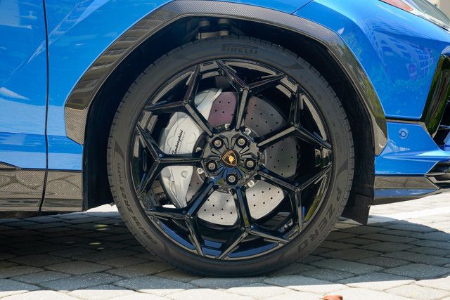 2024 Lamborghini Urus Performante photo 14