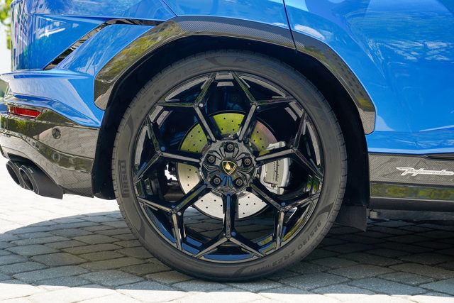 2024 Lamborghini Urus Performante photo 17