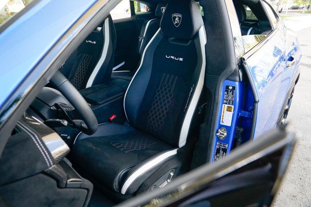 2024 Lamborghini Urus Performante photo 3