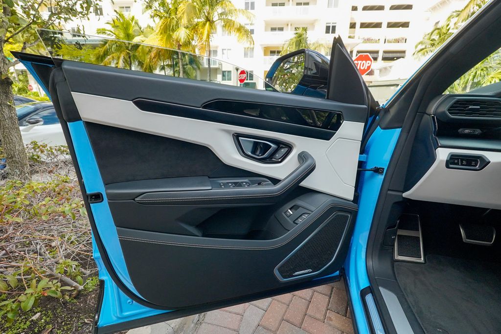 2024 Lamborghini Urus S AWD - 22953843 - 46