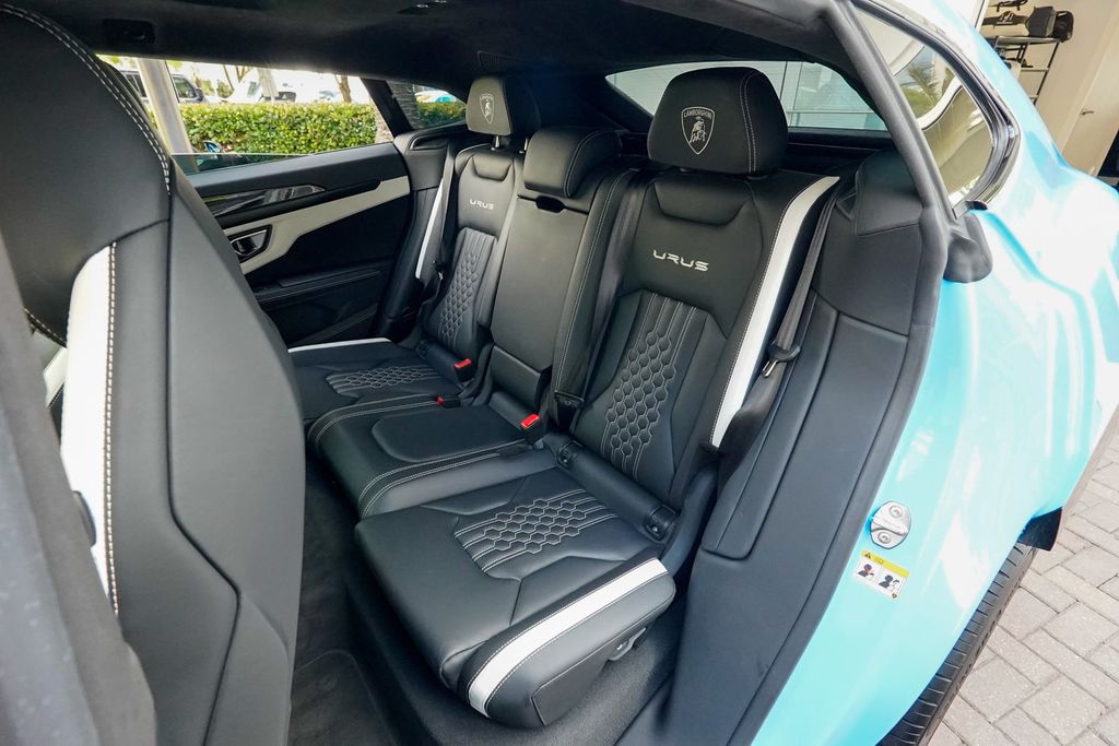 2024 Lamborghini Urus S AWD - 22953843 - 70