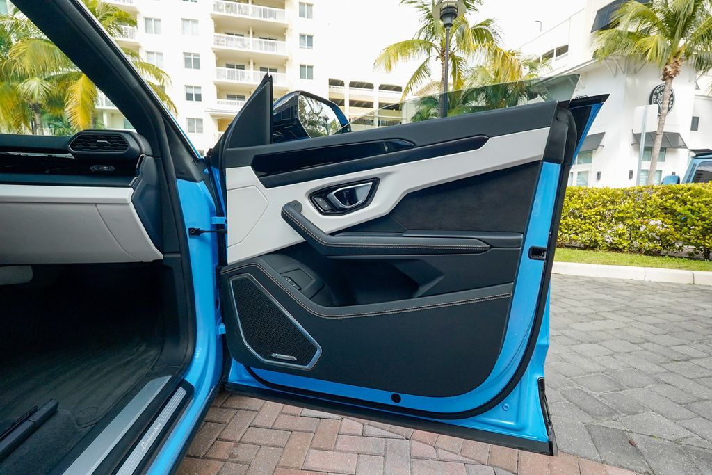 2024 Lamborghini Urus S AWD - 22953843 - 75