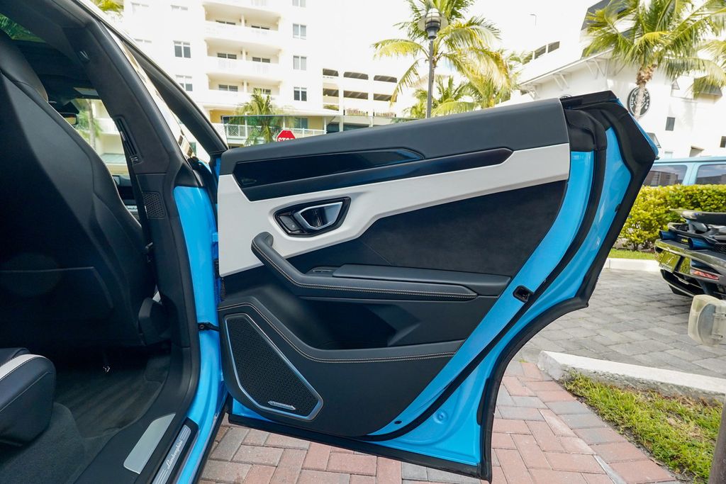 2024 Lamborghini Urus S AWD - 22953843 - 88