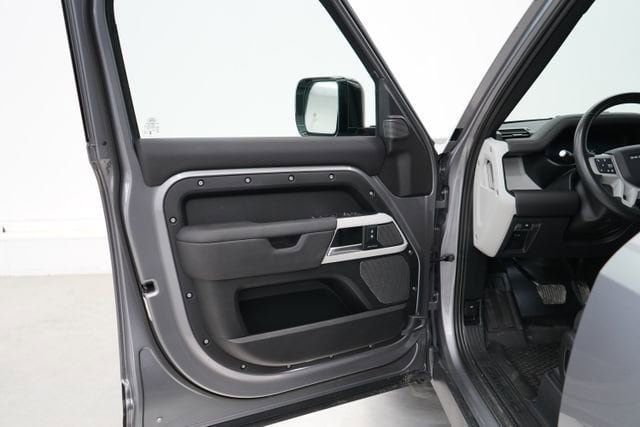 2024 Land Rover Defender 110 P300 - 23077530 - 34