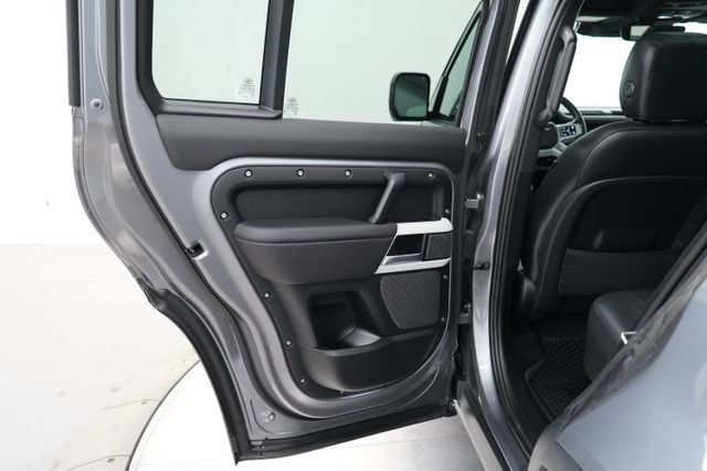 2024 Land Rover Defender 110 P300 - 23077530 - 37