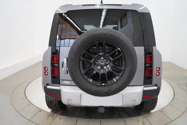2024 Land Rover Defender 110 P300 - 23077530 - 40
